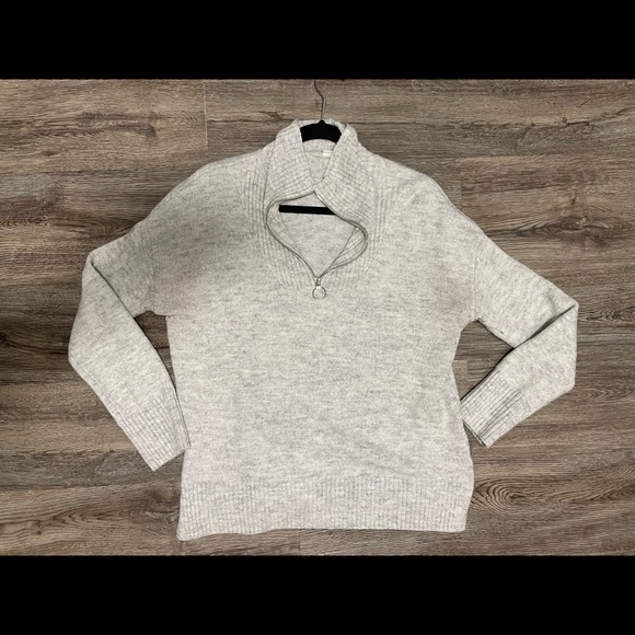 Gap Gray Sweater (M) - Picture 3 of 5